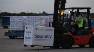 vacunaLLEGADACUARTOVUELOAEROLINASVACUNASSPUTNIKV